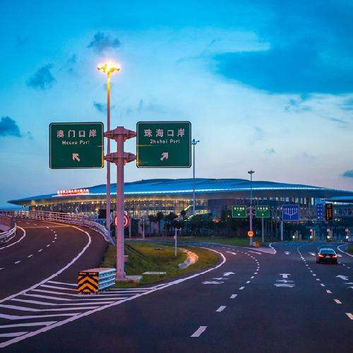 港珠澳大橋:拱北海關、香港海關實...